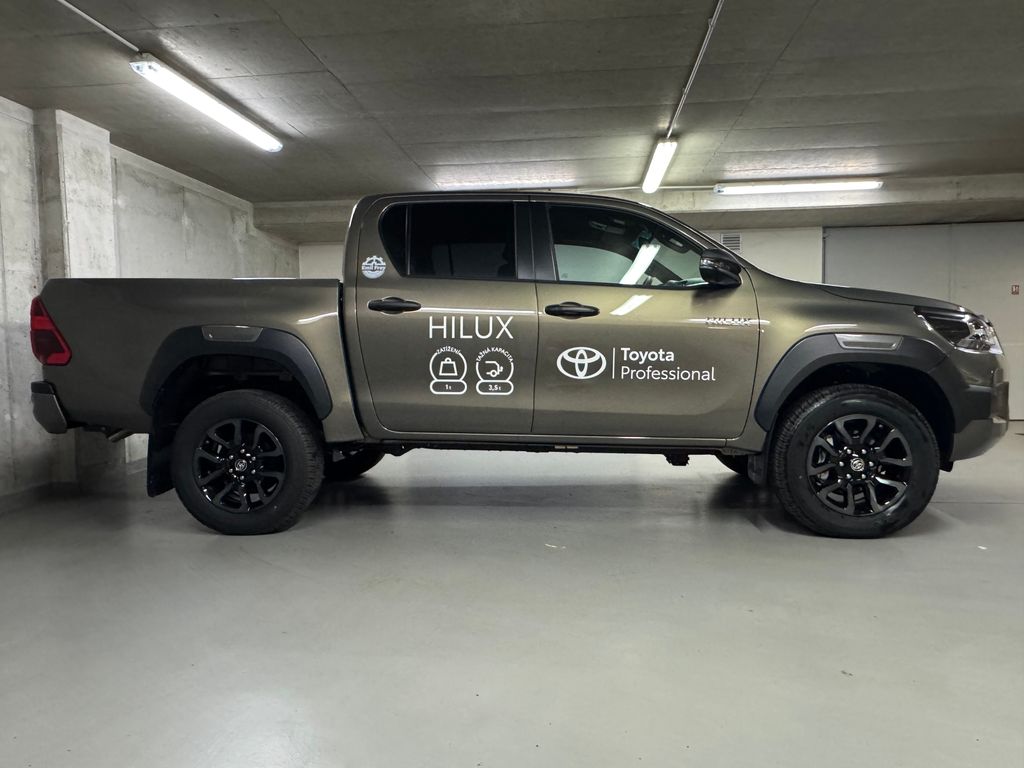 toyota-hilux-2-8d4-d-double-cab-invincible - 3