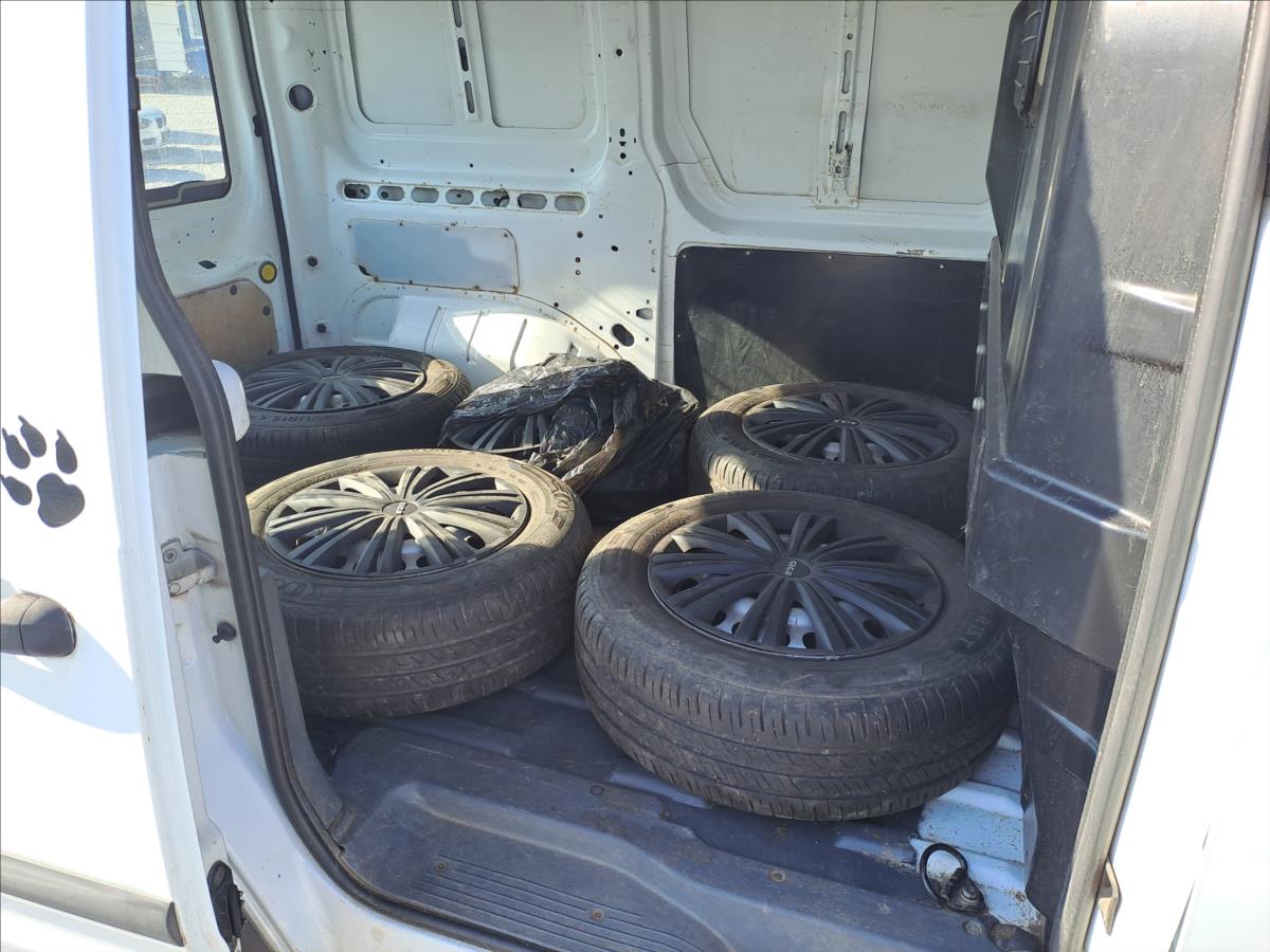 ford-transit-connect-1-8-tdci-klima-koupeno-cz - 6