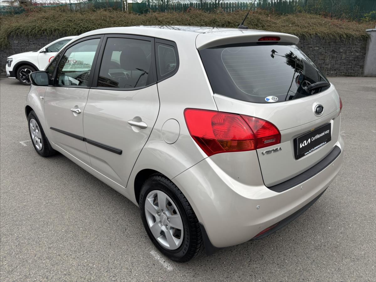 kia-venga-1-4-i-2-cr-top-stav-panorama - 2