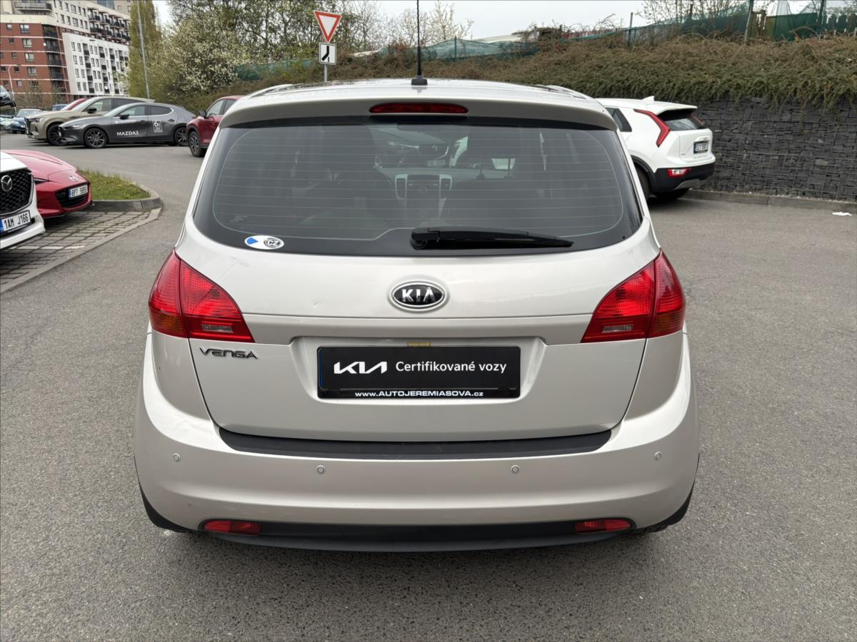 kia-venga-1-4-i-2-cr-top-stav-panorama - 3