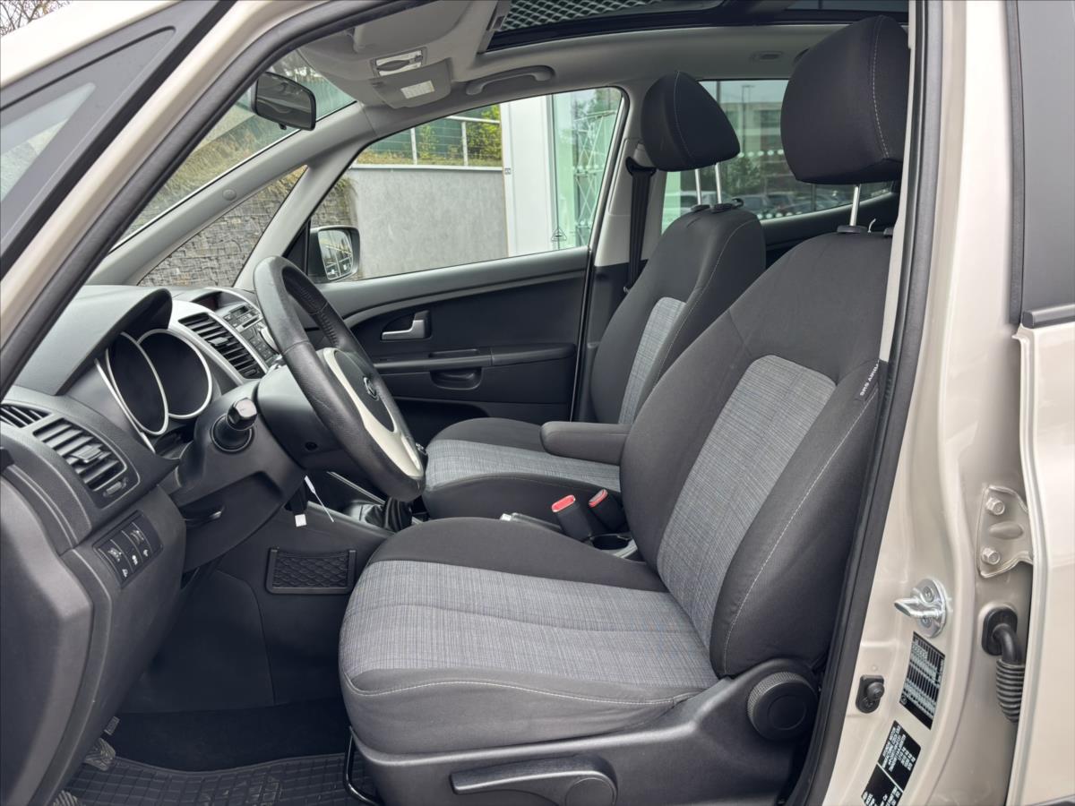 kia-venga-1-4-i-2-cr-top-stav-panorama - 9