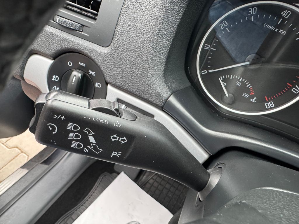 skoda-octavia-combi-1-2-tsi-ambition - 8