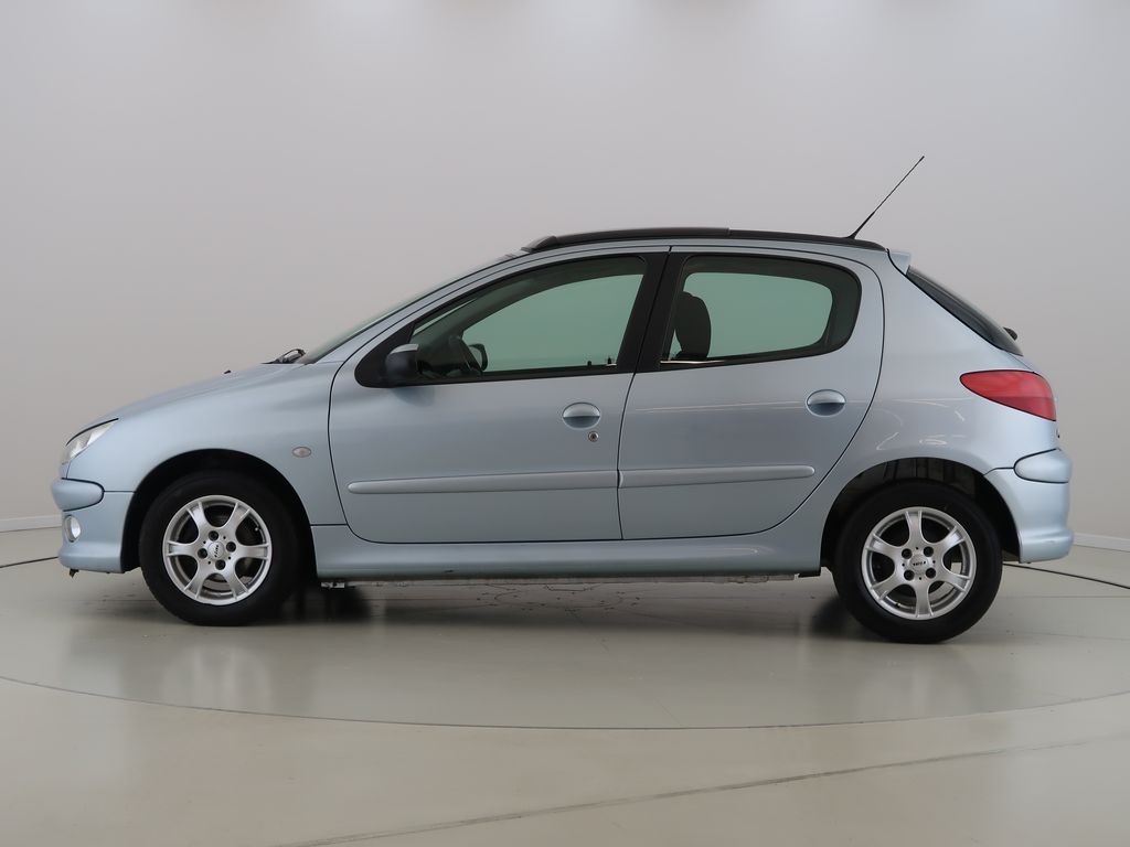 peugeot-206-1-4hdi-cz-1maj-ac-stresni-okno - 7