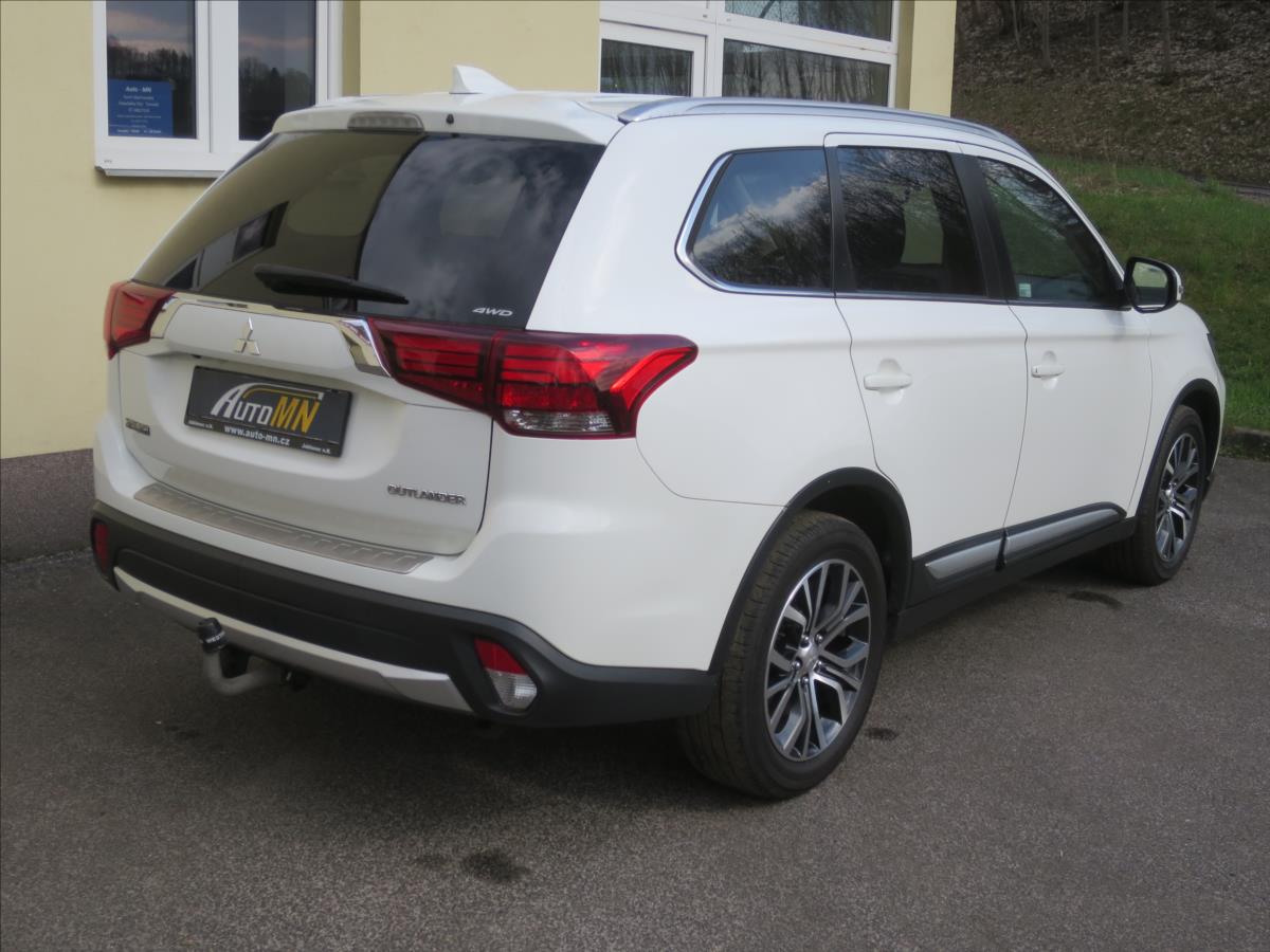 mitsubishi-outlander-2-2-di-d-editio-aut - 2