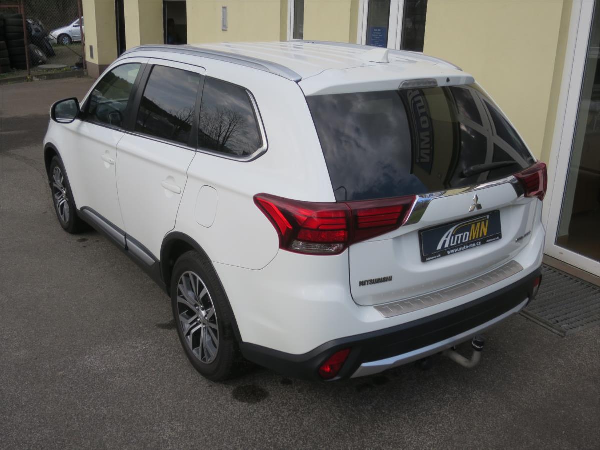 mitsubishi-outlander-2-2-di-d-editio-aut - 5