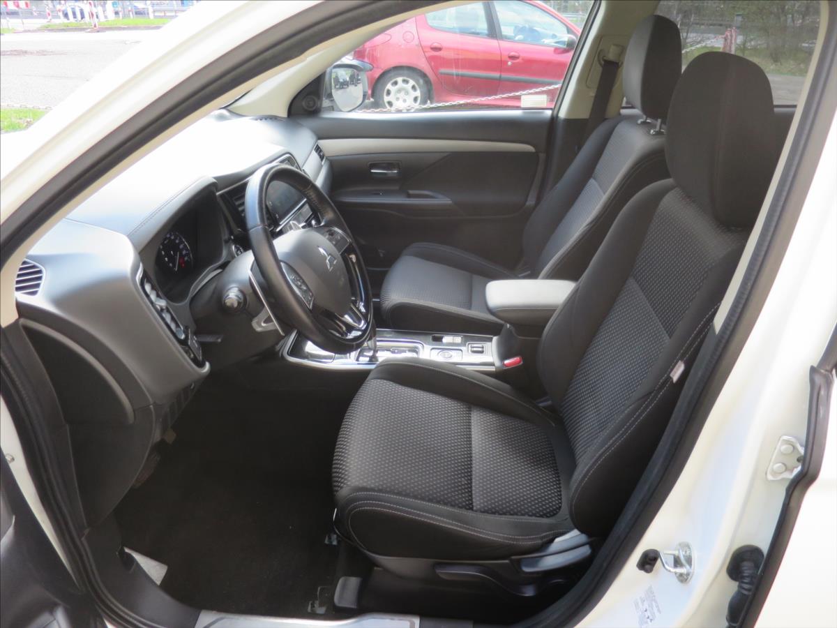 mitsubishi-outlander-2-2-di-d-editio-aut - 6