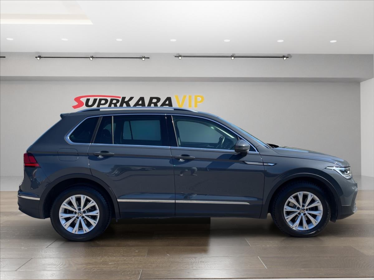 volkswagen-tiguan-2-0-tdi-life-d-klima-acc-lane-side-assist-app-led-servisni-historie-vw-12-2022 - 3