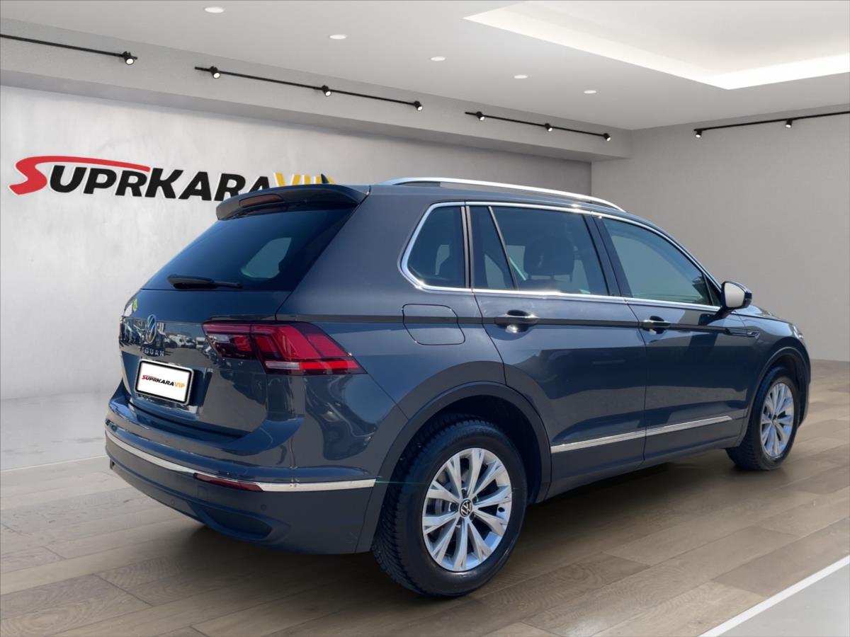 volkswagen-tiguan-2-0-tdi-life-d-klima-acc-lane-side-assist-app-led-servisni-historie-vw-12-2022 - 4