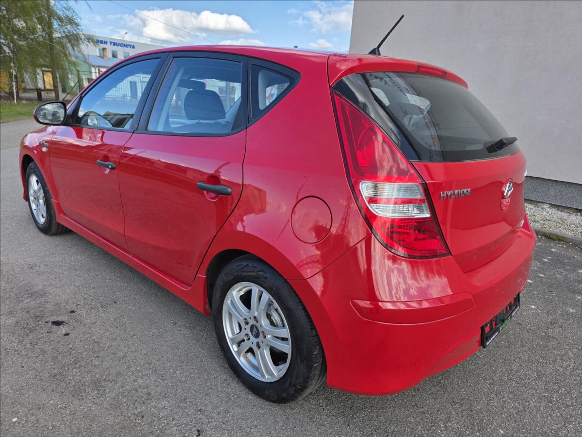 hyundai-i30-1-4-1-4i-77kw-1-majitel-klima-1-4i-77kw-1-majitel-klima - 3