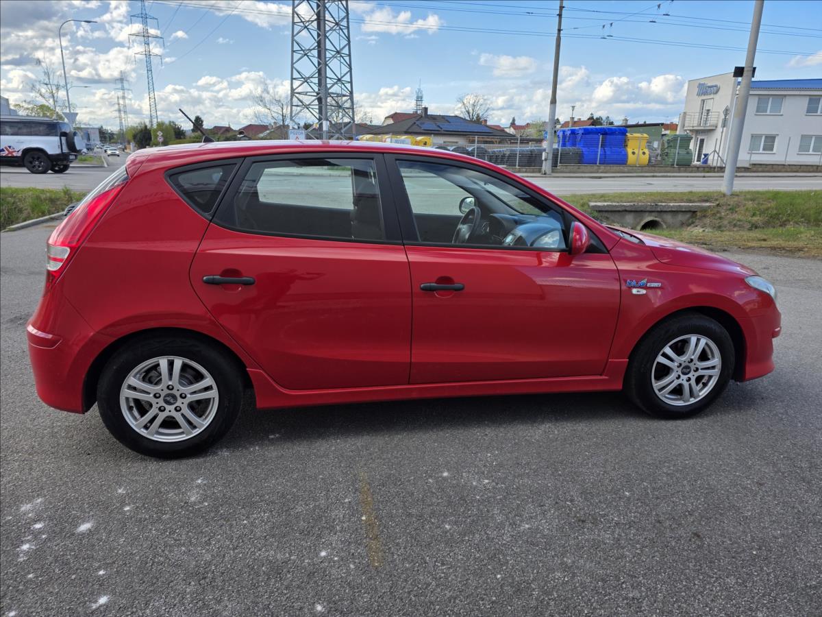 hyundai-i30-1-4-1-4i-77kw-1-majitel-klima-1-4i-77kw-1-majitel-klima - 6