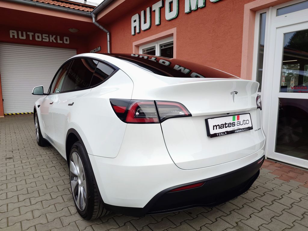tesla-model-y-l-r-dual-motor-378-rezervace - 2