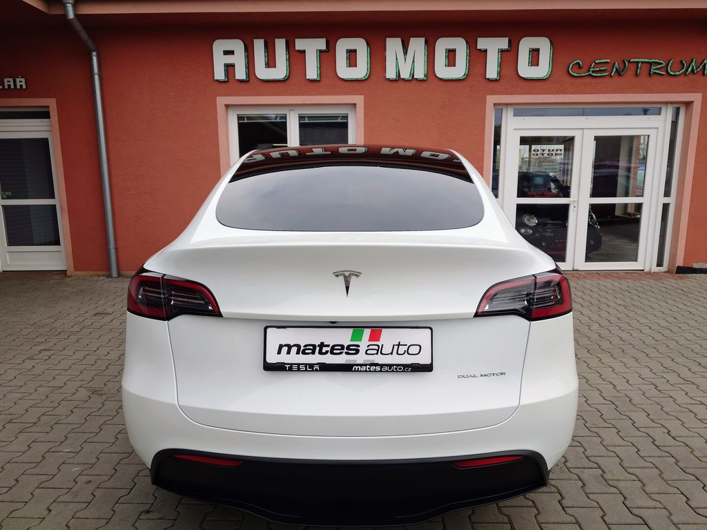 tesla-model-y-l-r-dual-motor-378-rezervace - 7