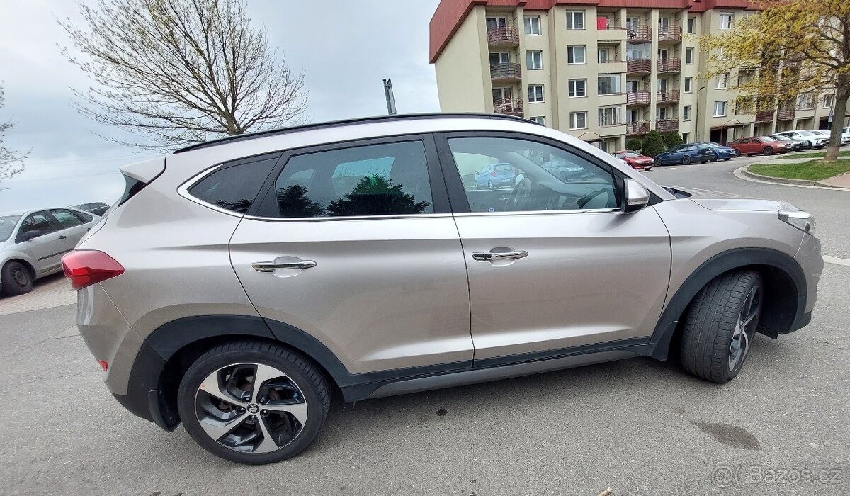 hyundai-tucson-1-7 - 2