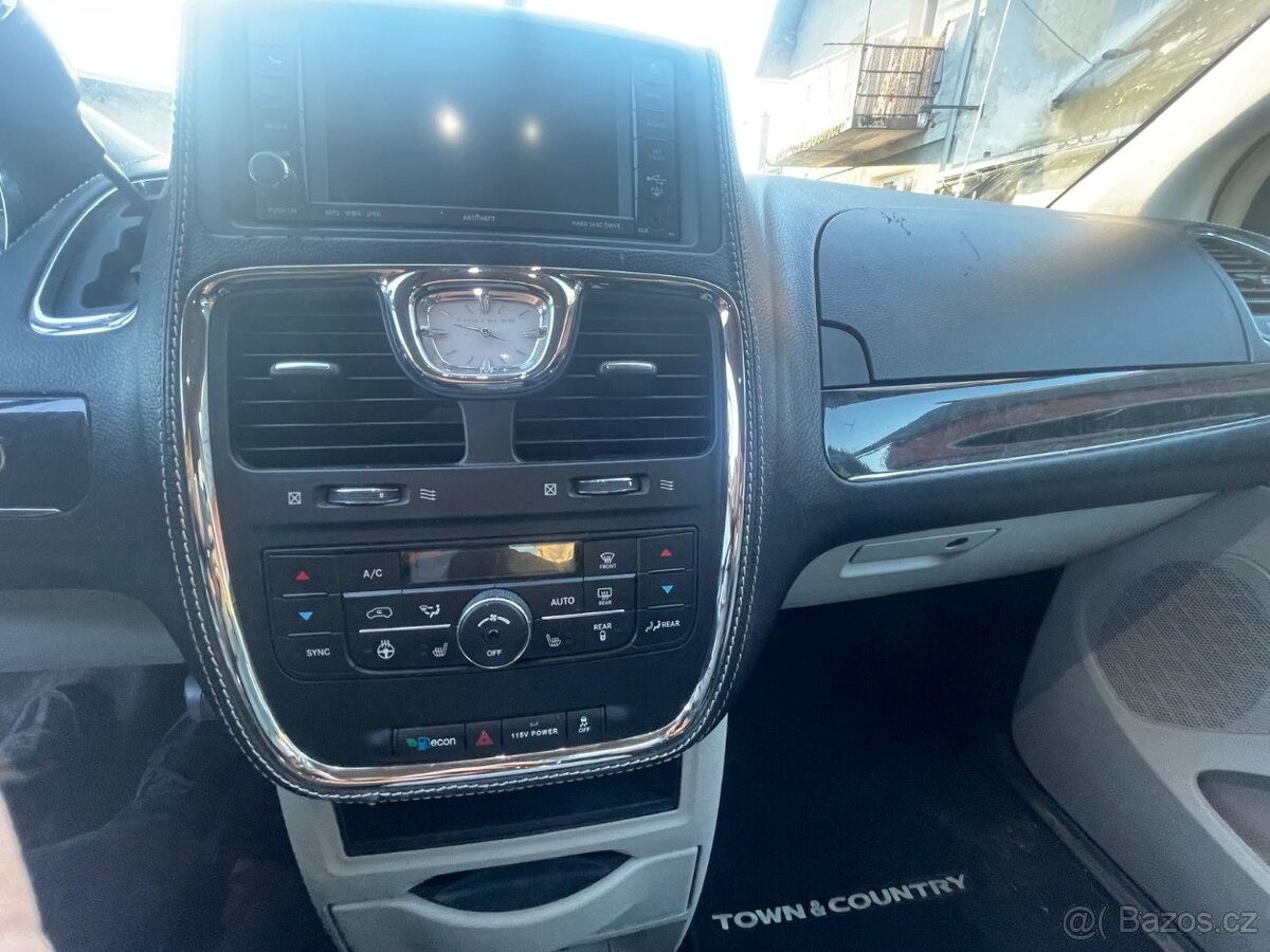 chrysler-town-country-3-6 - 2