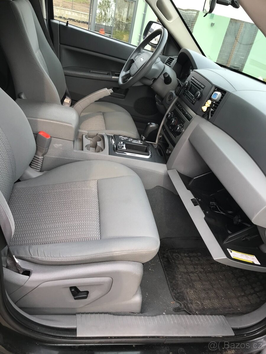 jeep-grand-cherokee-3-0-crd-laredo-a-tazne - 1