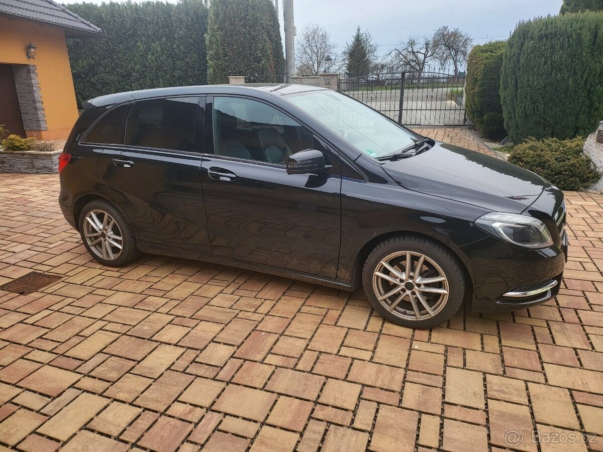 mercedes-benz-tridy-b-b180-benzin - 1