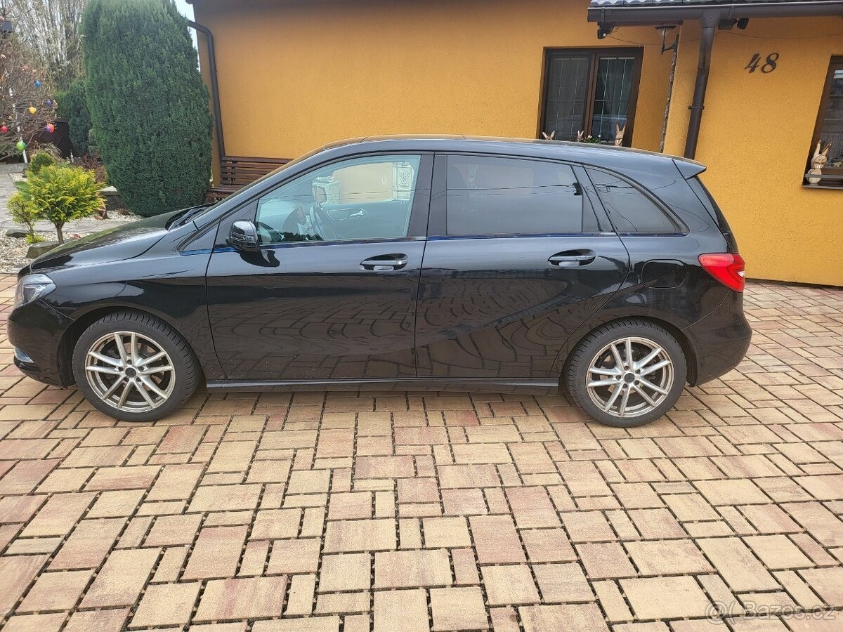 mercedes-benz-tridy-b-b180-benzin - 3