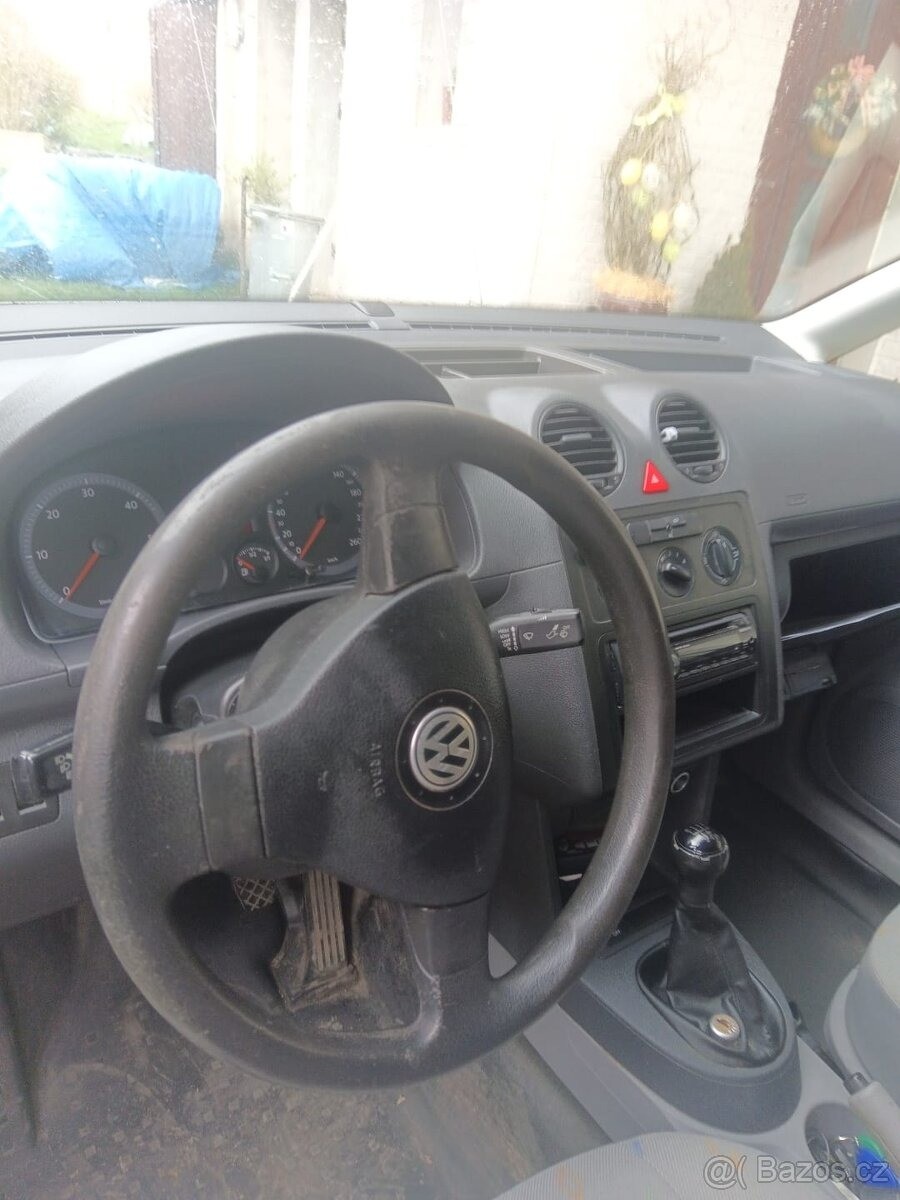 volkswagen-caddy-1-9-tdi-s-mrazakem - 3
