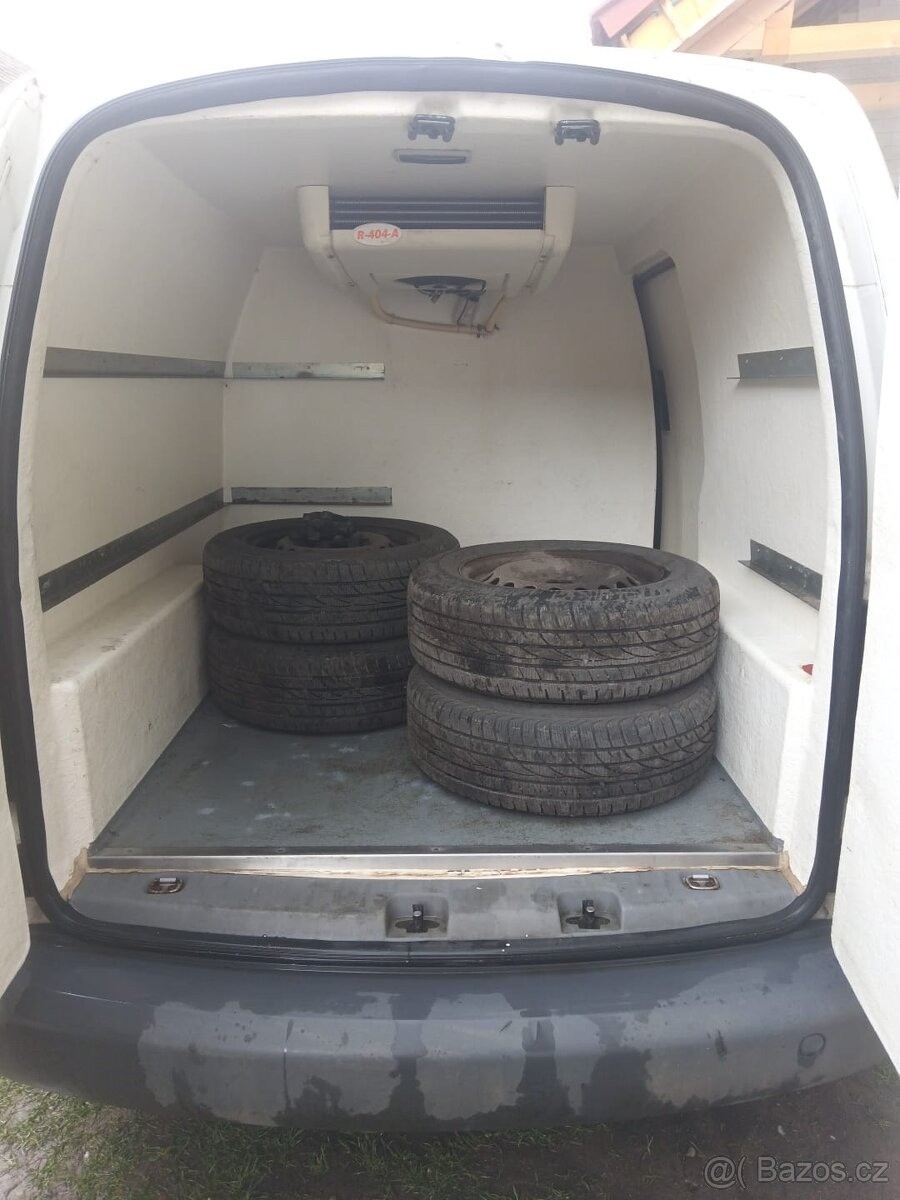 volkswagen-caddy-1-9-tdi-s-mrazakem - 5