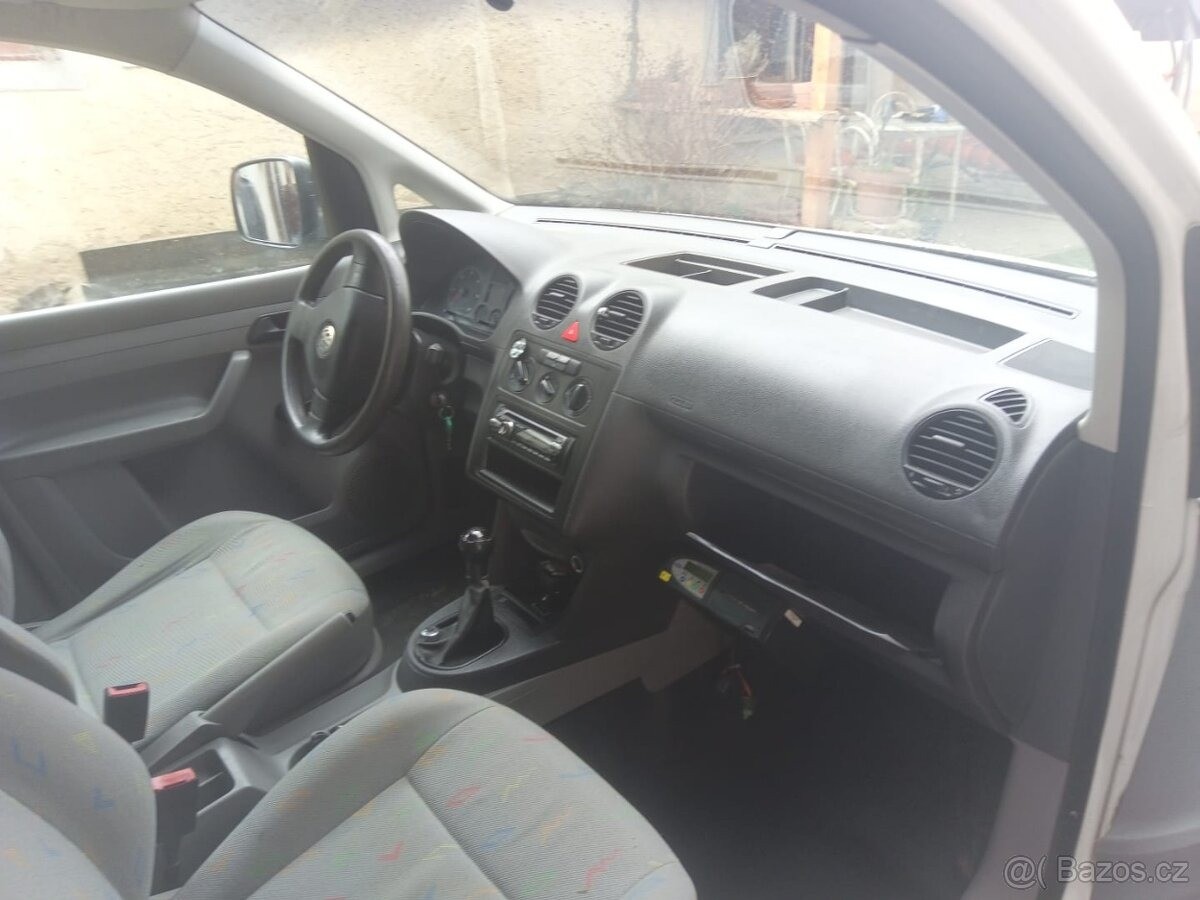 volkswagen-caddy-1-9-tdi-s-mrazakem - 6