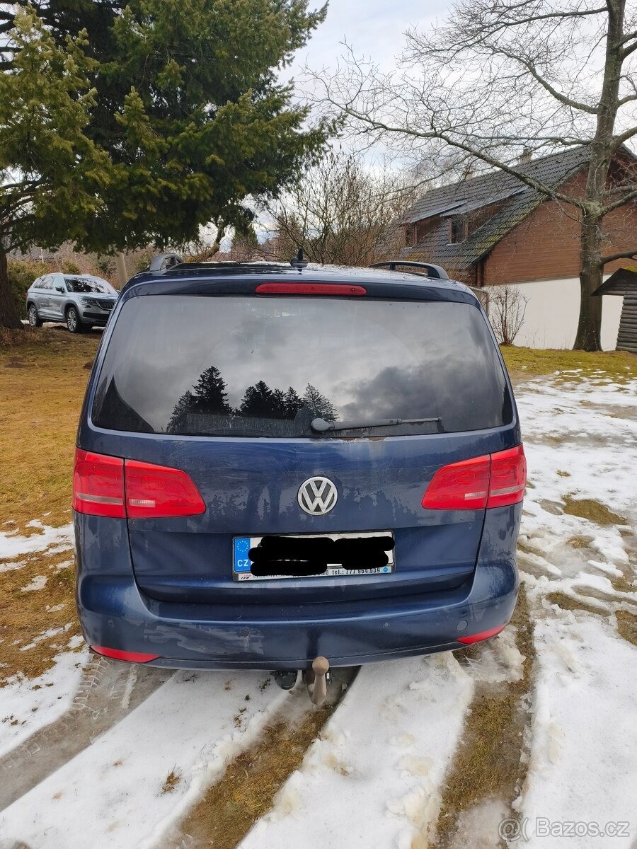 volkswagen-touran-2-0 - 1