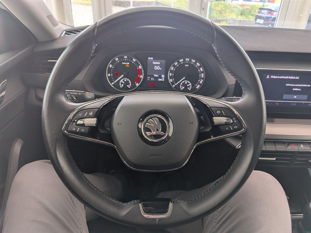 skoda-octavia-combi-ambition-1-5-tsi-110 - 8