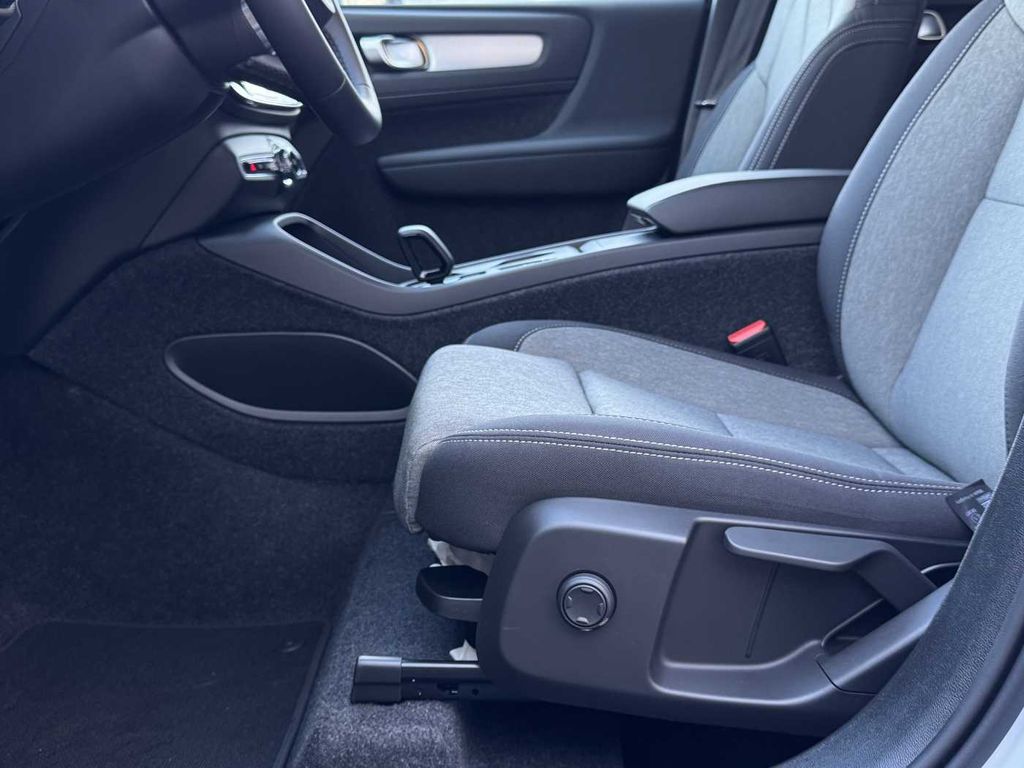 volvo-xc40-core-b3-fwd-mild-hybrid - 8