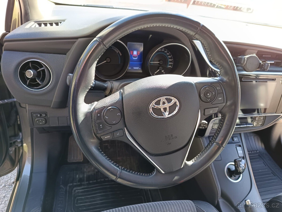 toyota-auris-1-8-ts-hybrid-executive-2018 - 2