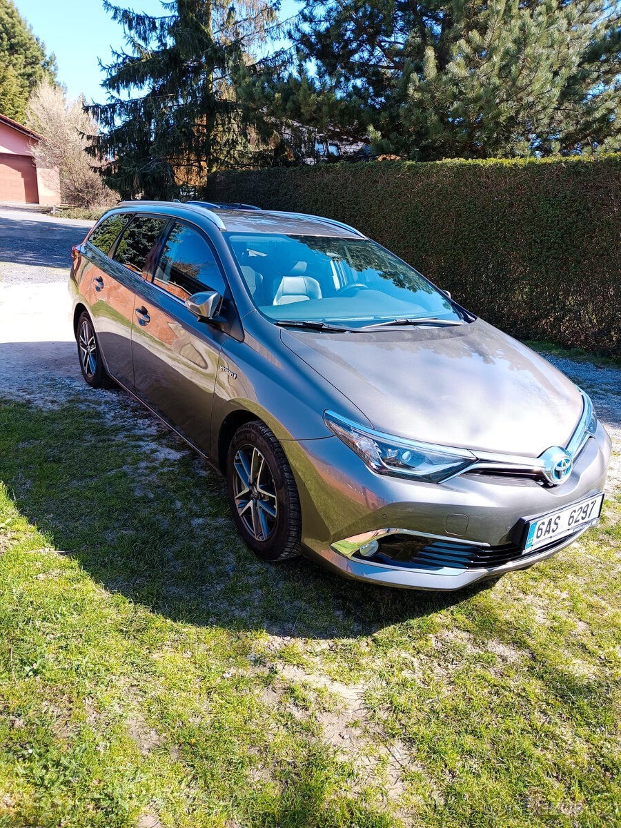 toyota-auris-1-8-ts-hybrid-executive-2018 - 3