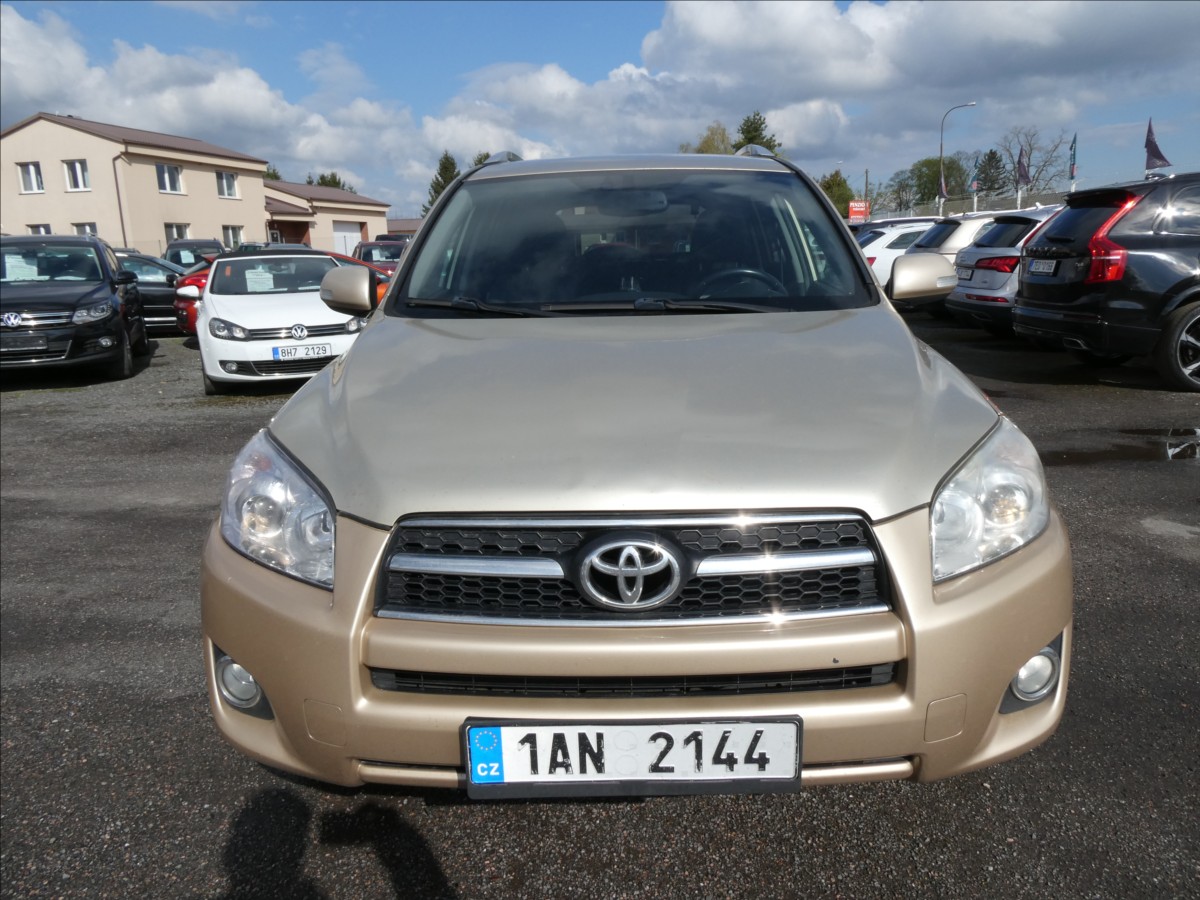 toyota-rav4-2-2-d-4d-110kw-4x4-cr-2-majitel - 1