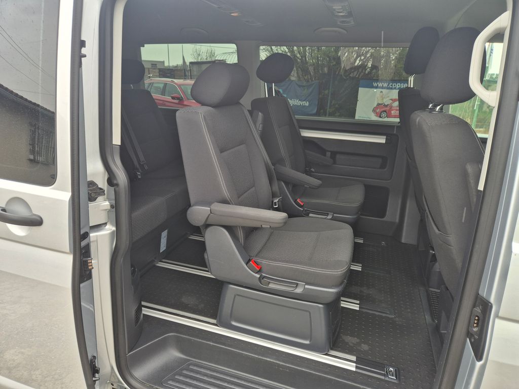 volkswagen-multivan-2-0-tdi-dsg-110kw-7mist-tazn - 9