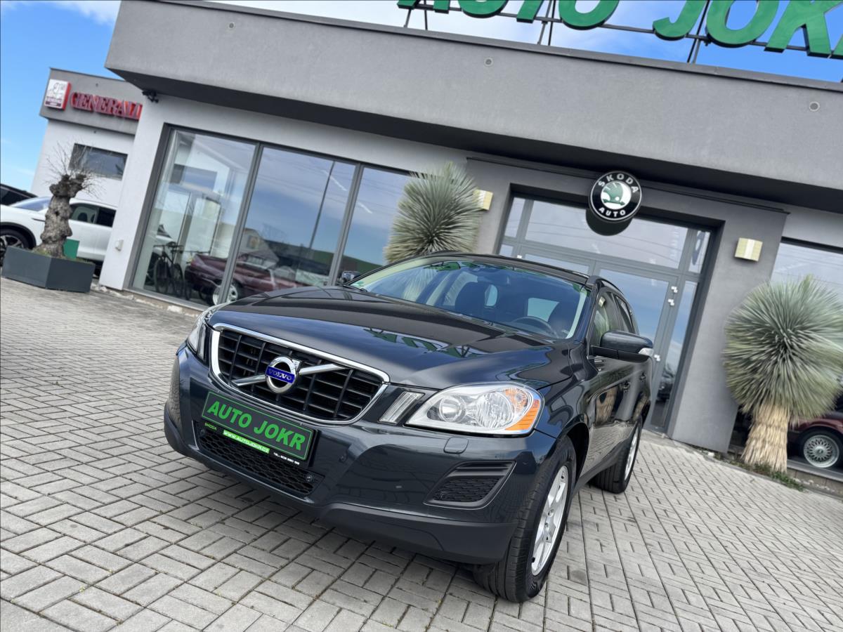 Volvo XC60 2,4 D4 120kW AUTOMAT AWD  Momentum 2. Majitel NAVI ALU