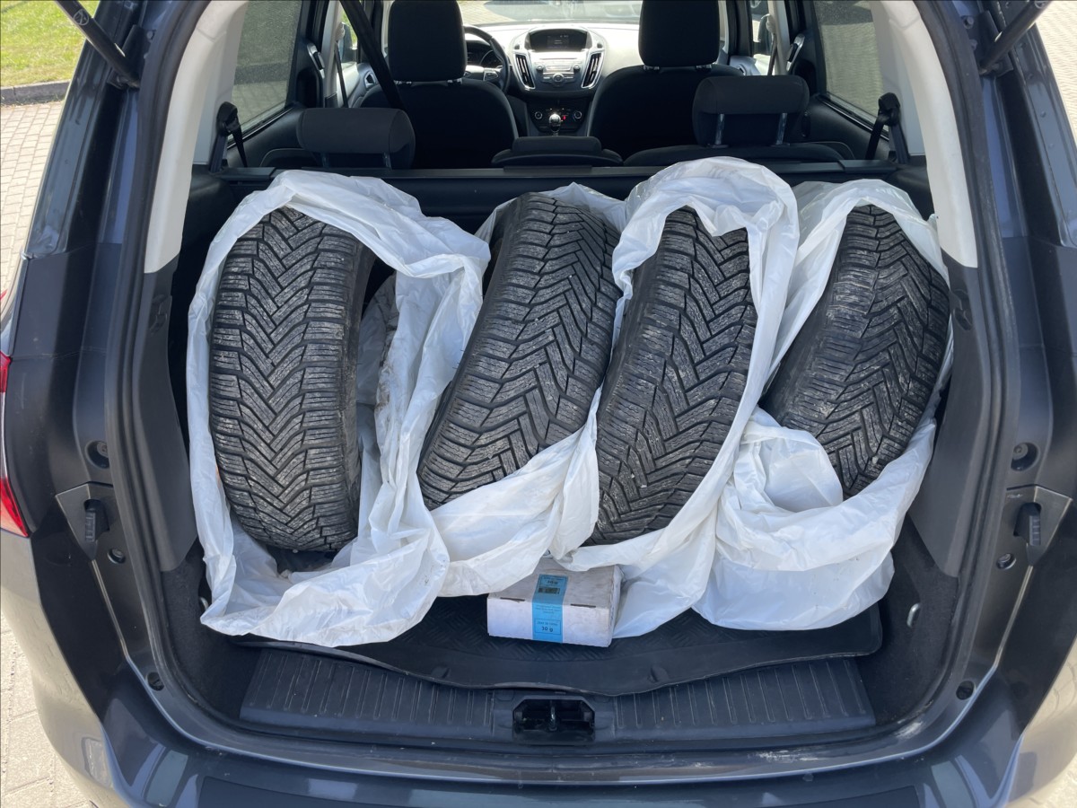 ford-grand-c-max-1-0-ecoboost-92kw-czauto-tazne-vyhrivani - 9