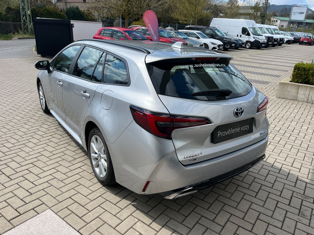 toyota-corolla-1-8-hybrid-e-cvt-comfort-tech - 3