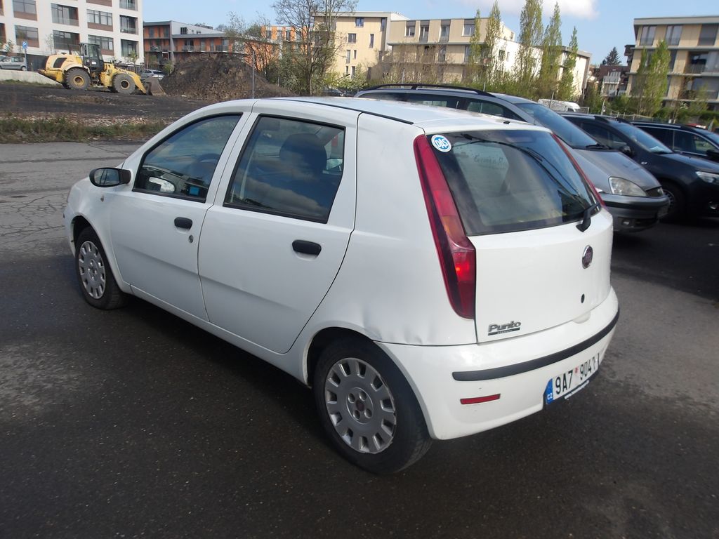 fiat-punto-1-4i-cr-1-majitelka - 9