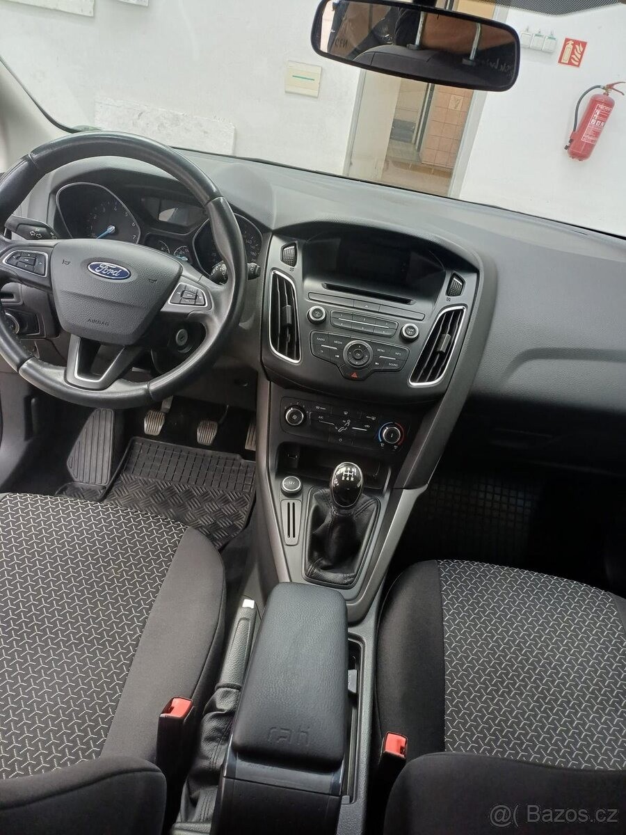 ford-focus-1-6-2017-benzin - 2