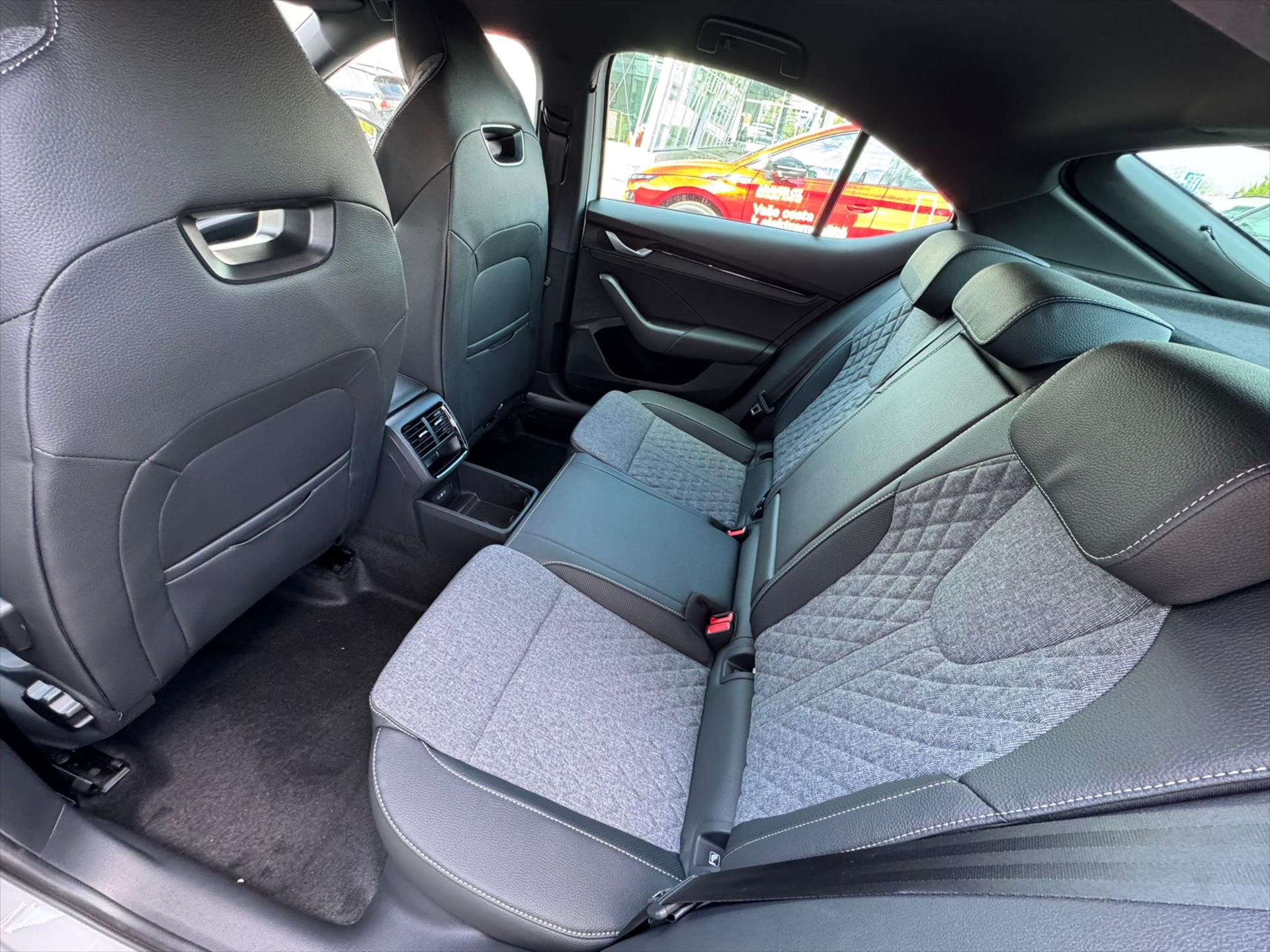 skoda-octavia-2-0-tdi-110-kw-sportline - 9