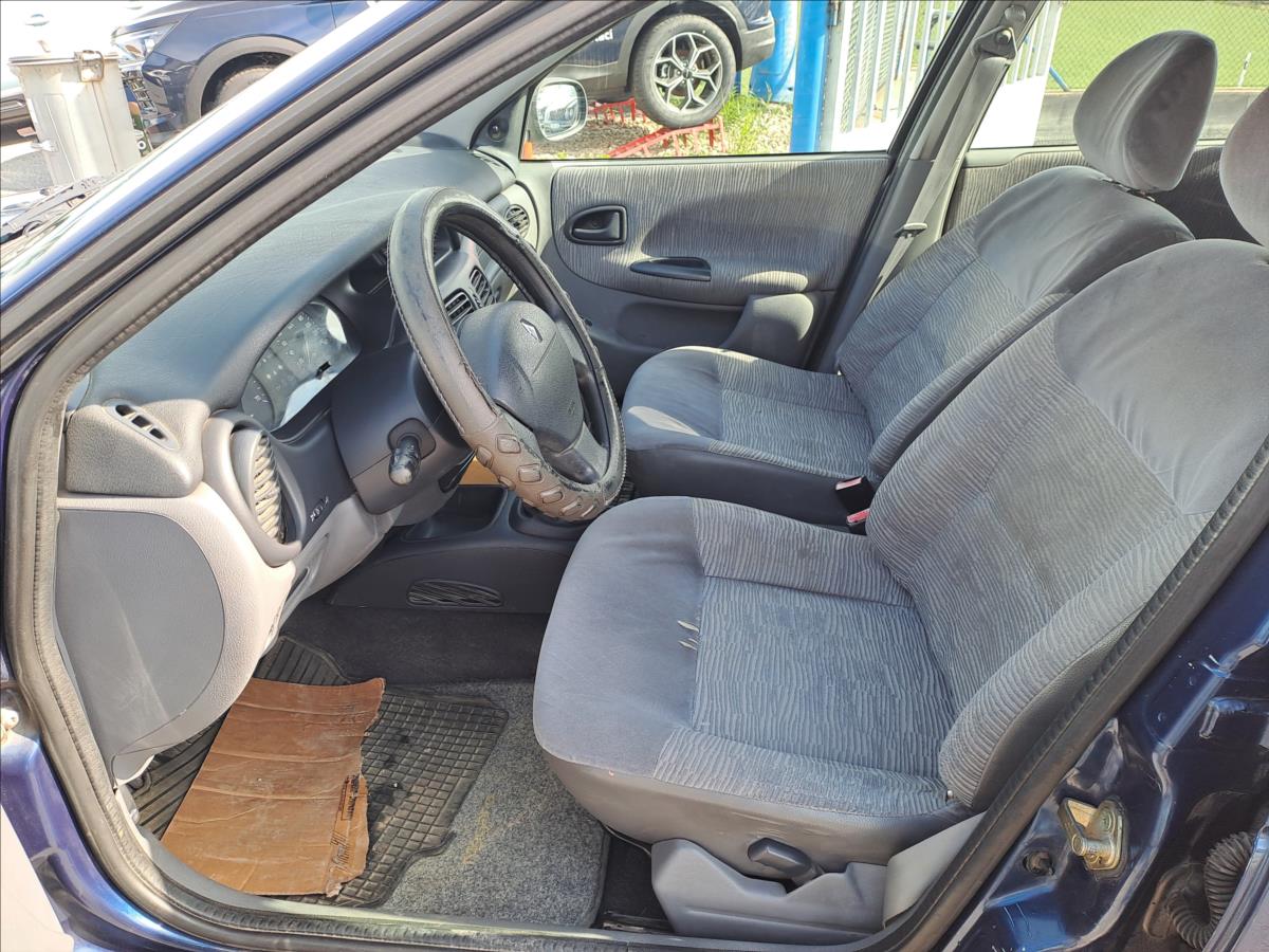 renault-megane-1-6-i-klima - 4