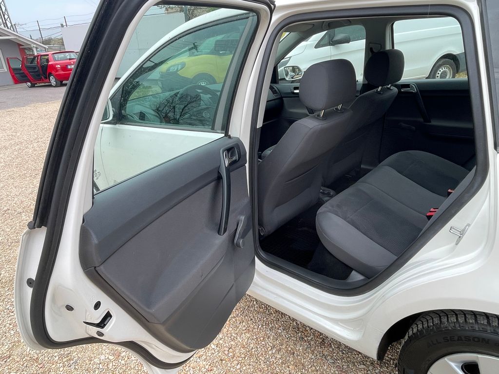 volkswagen-polo-1-2i-44kw-klima - 9