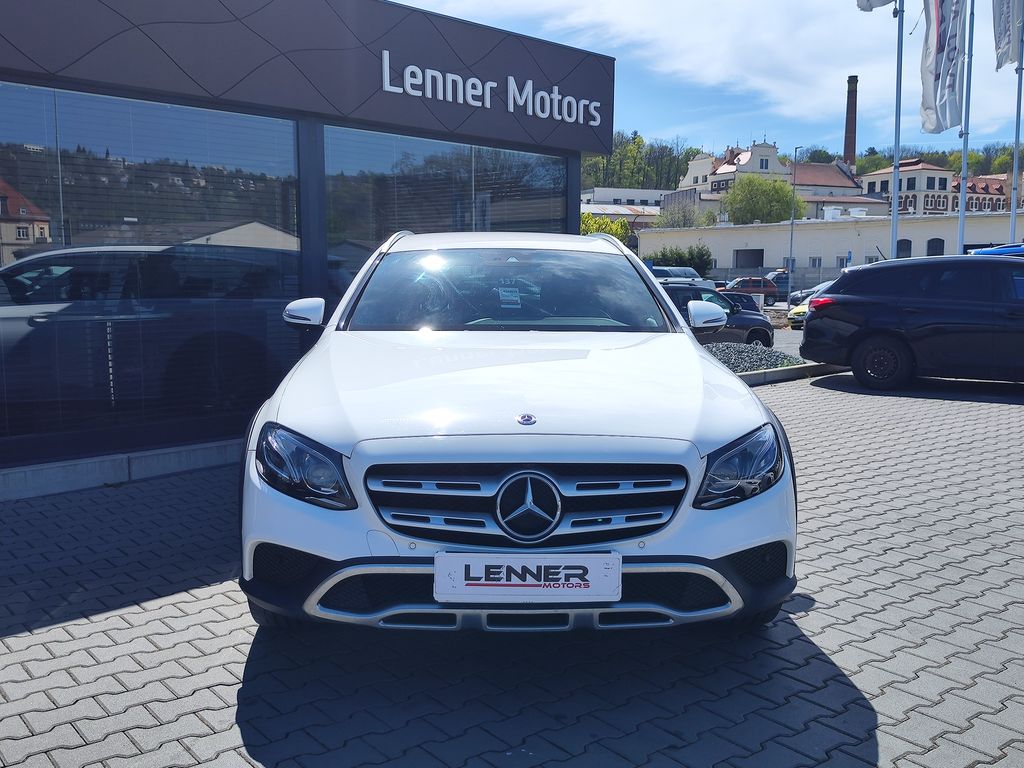 mercedes-benz-tridy-e-e220d-143kw-4matic-all-terrain - 1
