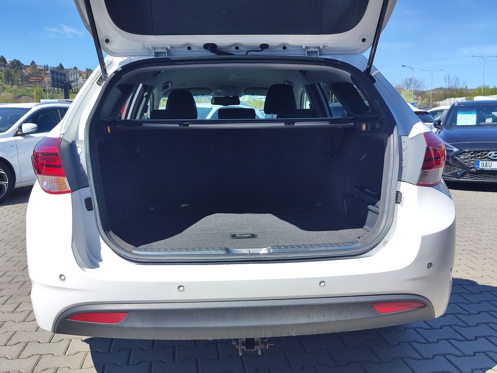 hyundai-i40-1-6-crdi-100kw-success-dct - 9