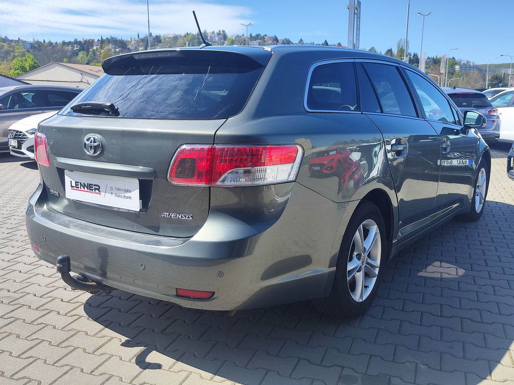toyota-avensis-2-0-d4-d-93kw-business-navi-cr - 4
