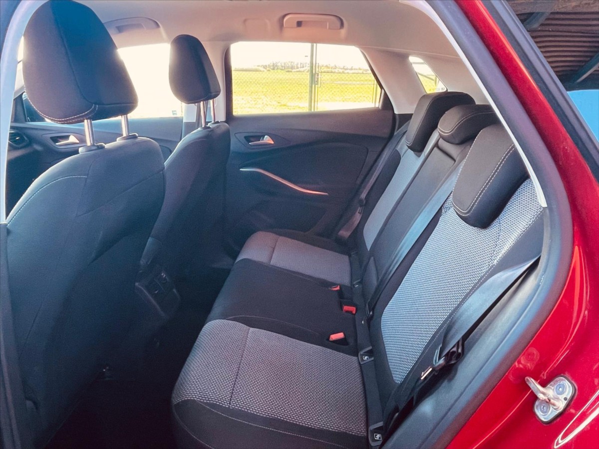 opel-grandland-x-1-2-turbo - 8