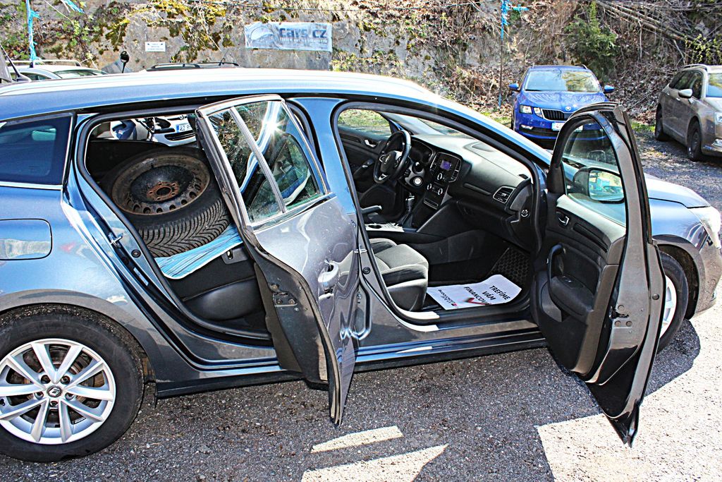 renault-megane-kombi-1-2i-97-kw - 9