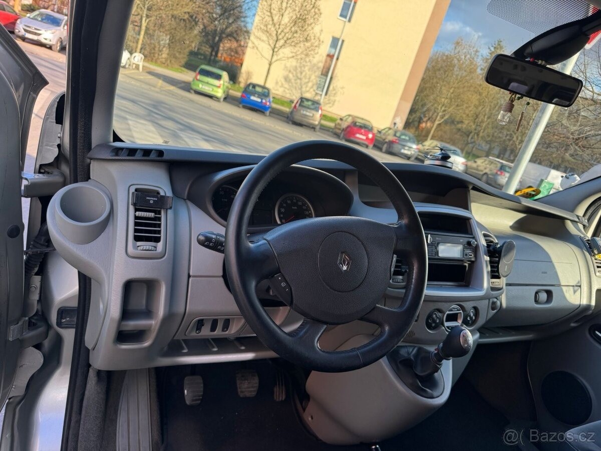 renault-trafic-2-0 - 7