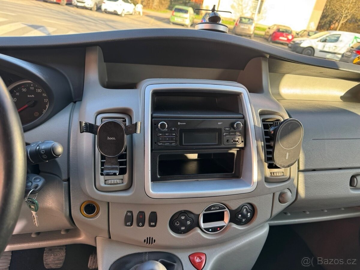 renault-trafic-2-0 - 8