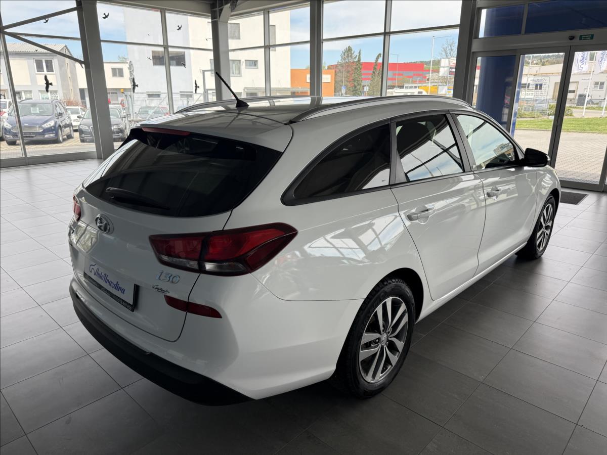 hyundai-i30-1-4-tgdi-103kw-go-cr-serviska - 5