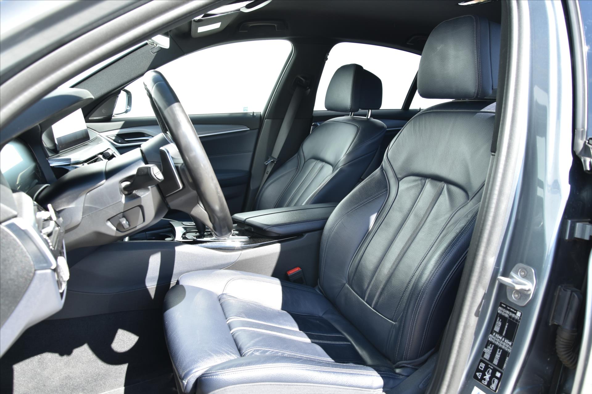 bmw-rada-5-540i-xdrive-250kw-m-paket-cr - 9