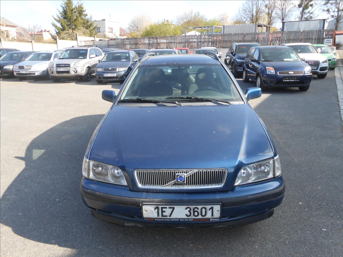 volvo-v40-1-9-d-70kw - 1
