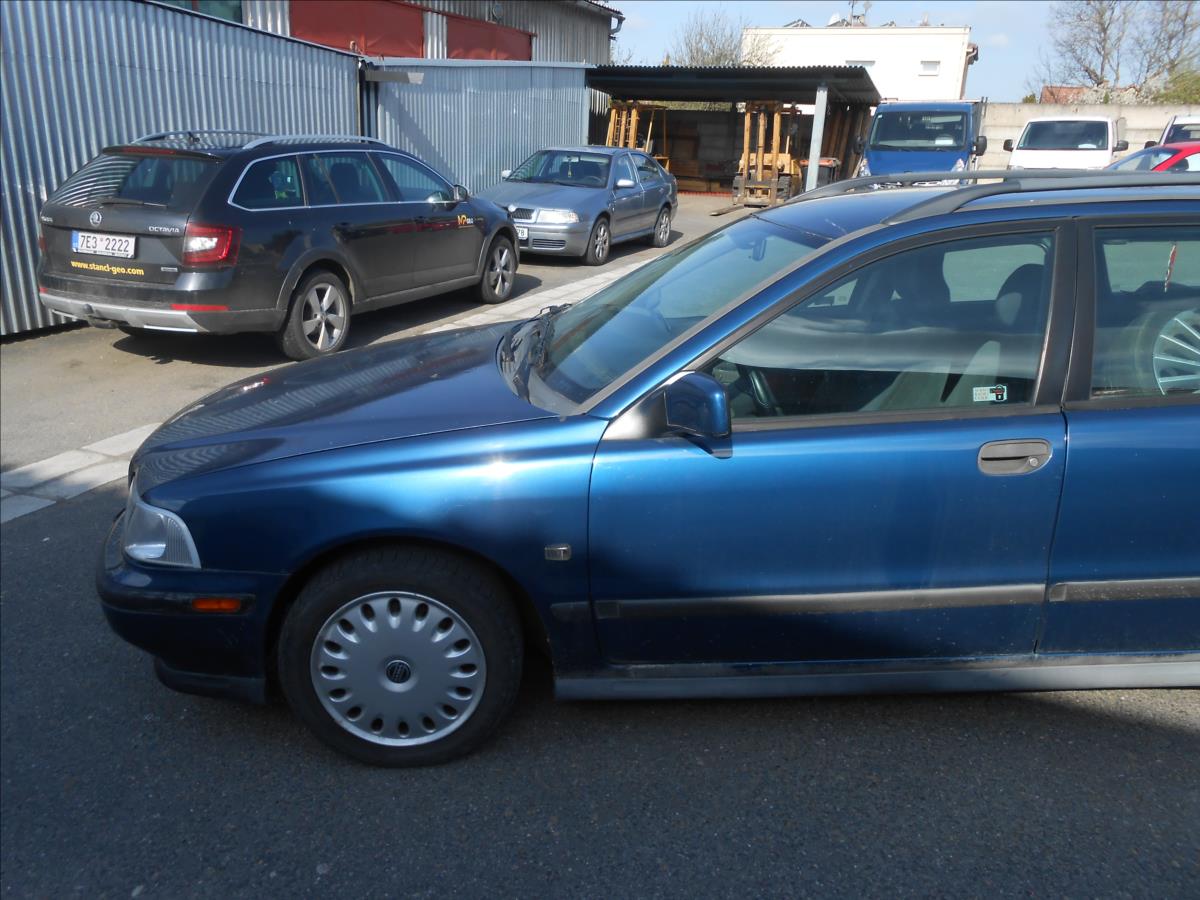 volvo-v40-1-9-d-70kw - 9